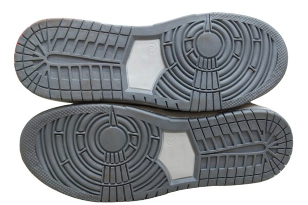 SB Dunk Low “Pigeon” – Beige/Grey Edition - Image 4
