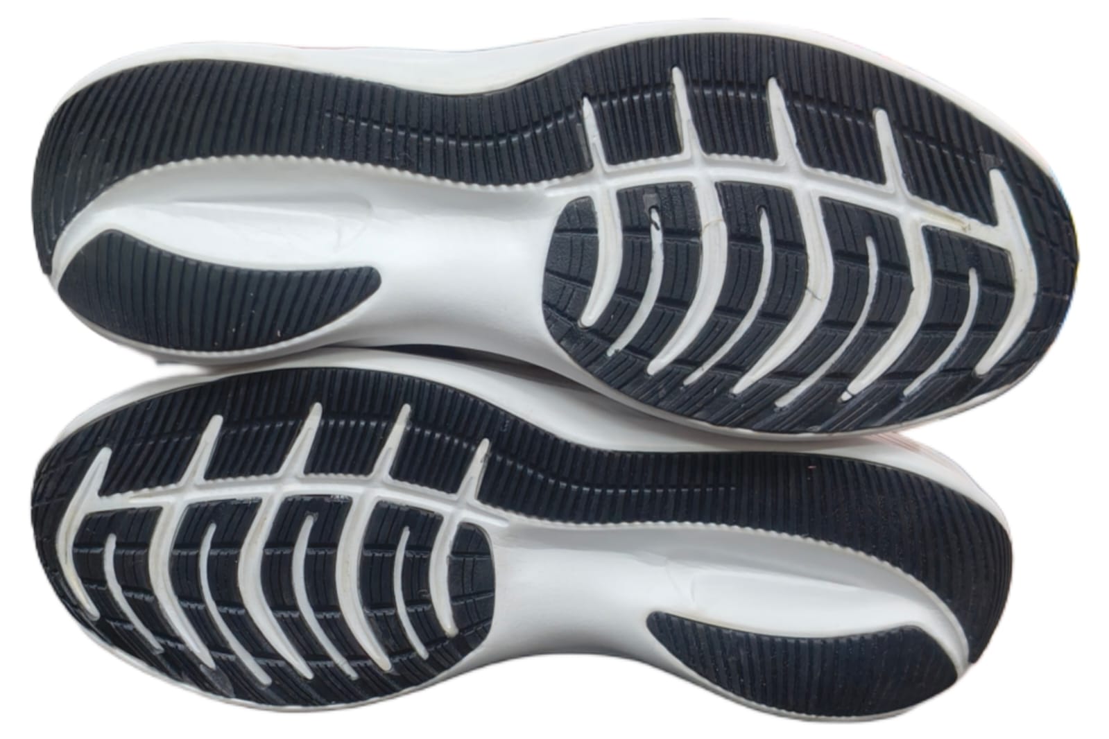 Nike Guide 10 Running Shoes – White Edition - Image 3